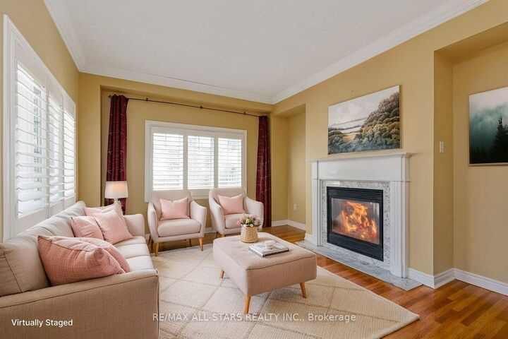 Property Photo:  113 Louisbourg Way  ON L6E 2A2 