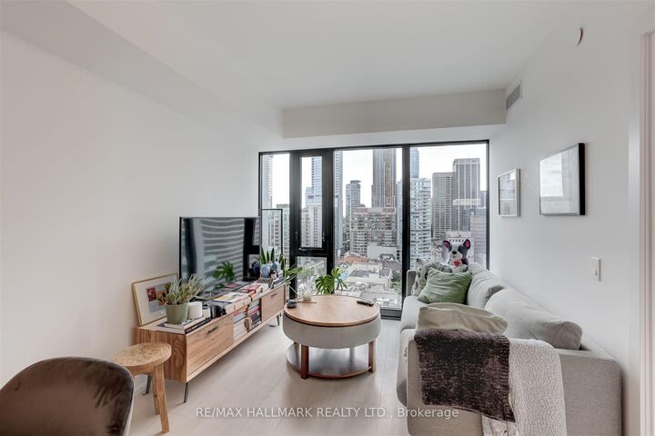 Property Photo: 188 Cumberland Street 1903 ON M5R 0B6