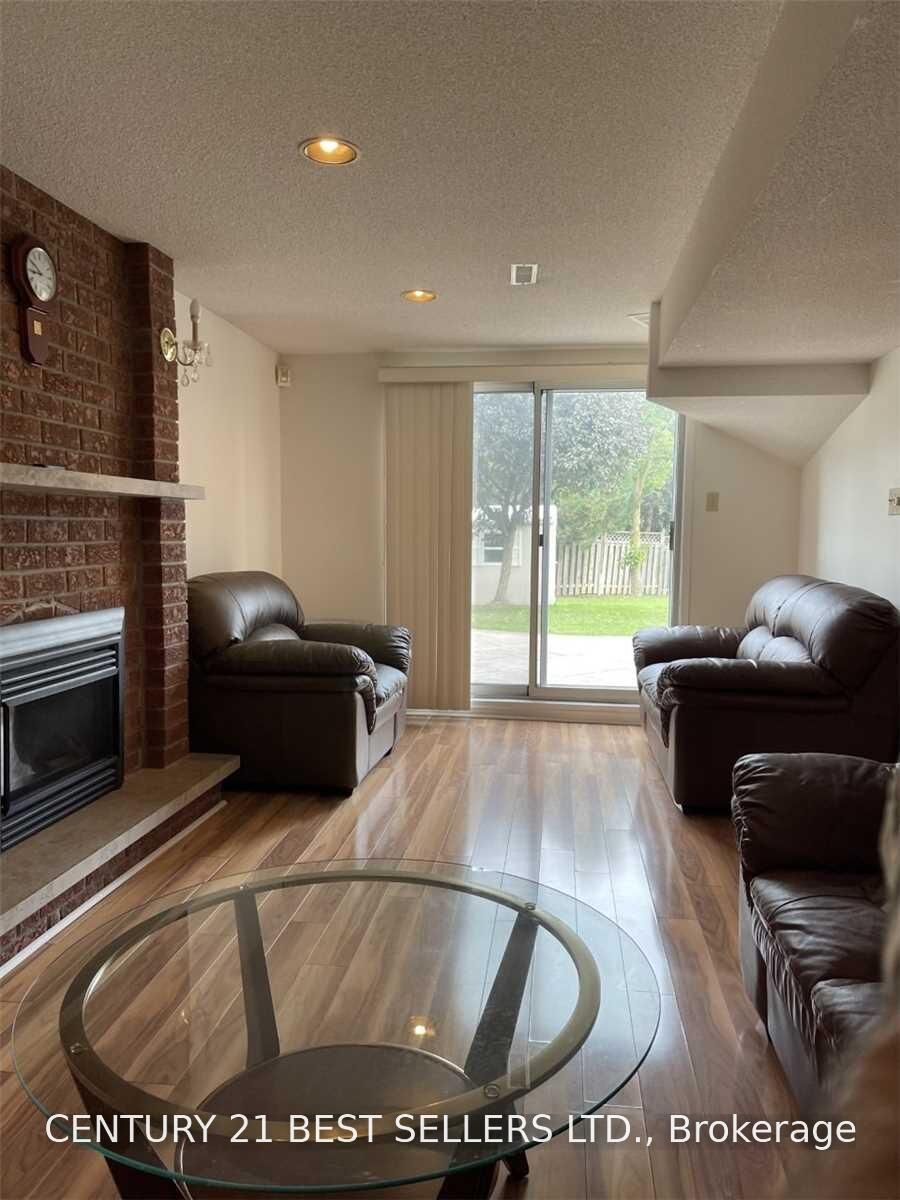Property Photo: 2089 The Chase N/A Lower ON L5M 3B8