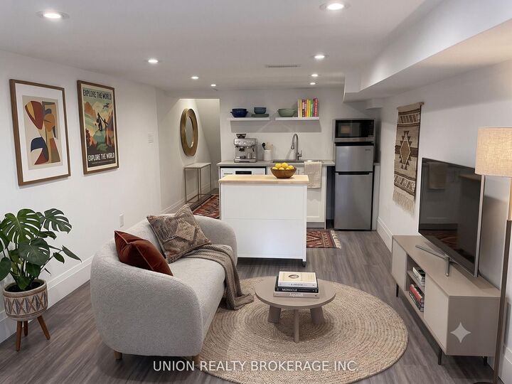 Property Photo:  142 Pickering Street Lower  ON M4E 3J7 