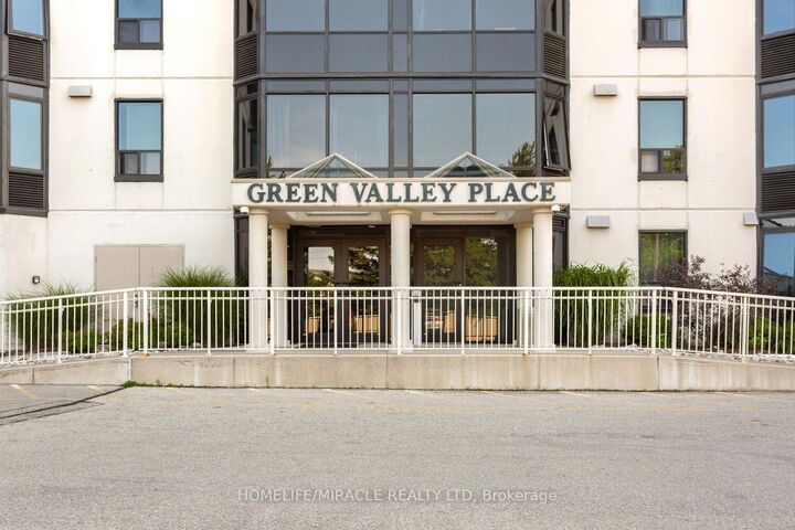 Property Photo: 35 Green Valley Drive 1705 ON N2P 2A5