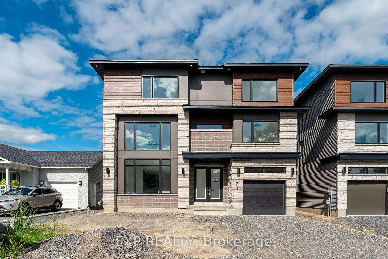 Property Photo: 489 Duvernay Drive ON K1E 2N7