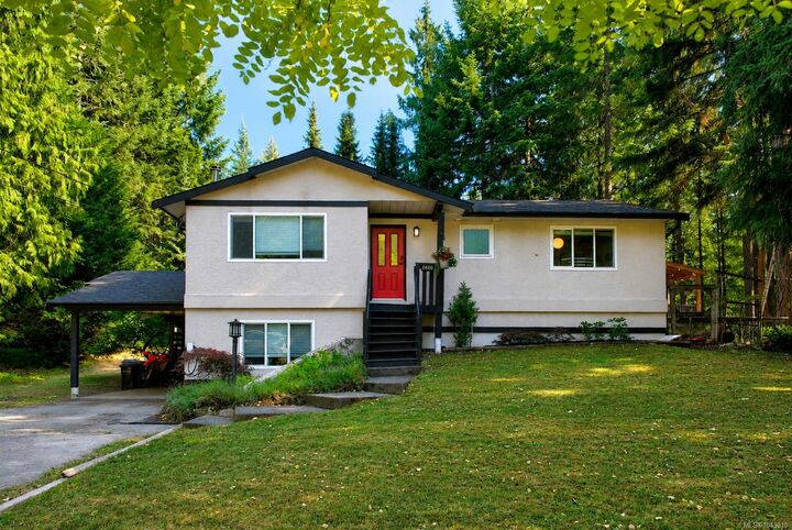 Property Photo: 2400 Ravenhill Rd BC V0R 2W0