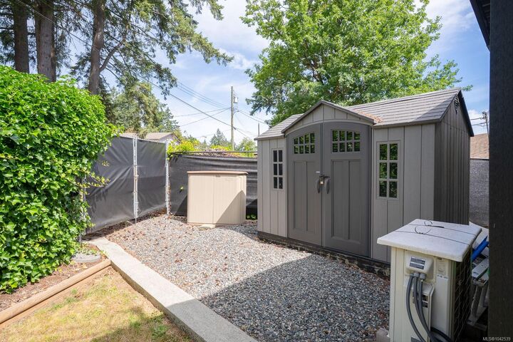 Property Photo:  789 Bowman Ave  BC V9R 4L5 