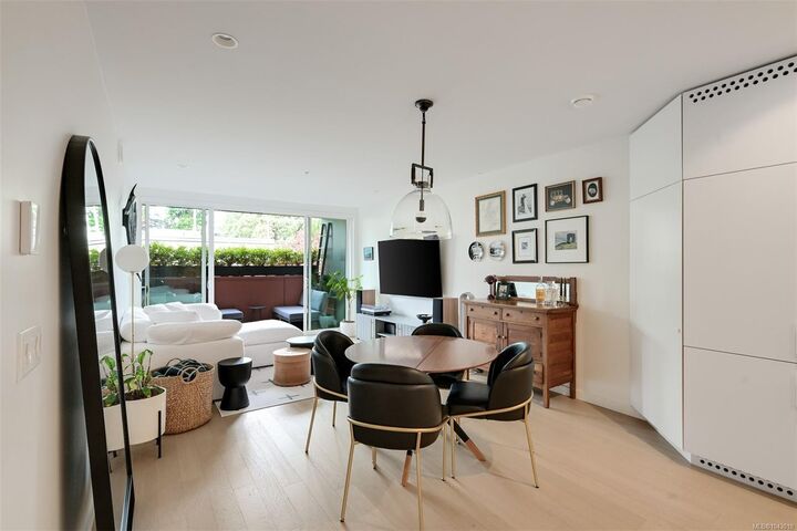 Property Photo: 430 Parry St #204 BC V8V 2H7