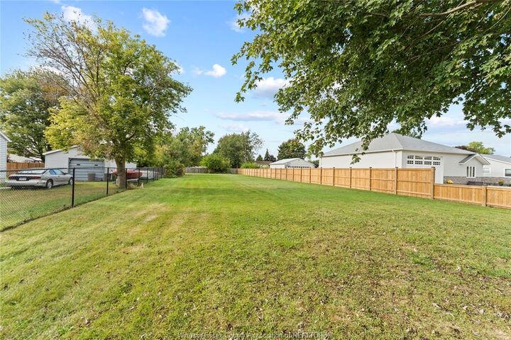 333 Victoria Street — photo 1