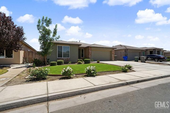 Property Photo: 0 1309 Eagle Creek St CA 93307