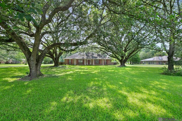Property Photo:  7958 Antioch Rd  LA 70817 