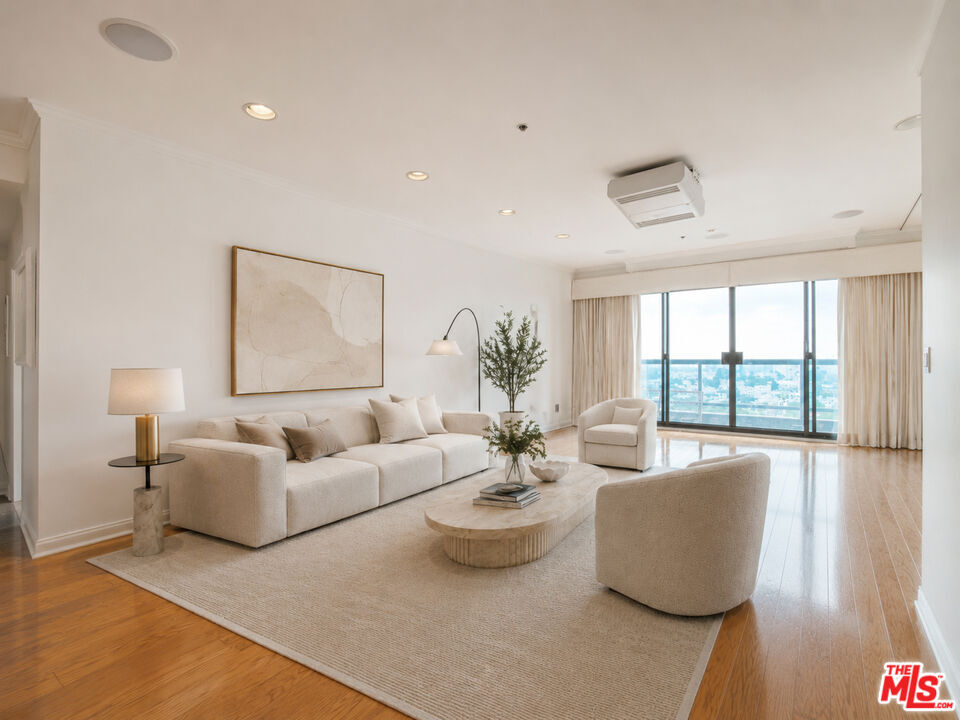 Property Photo:  10724 Wilshire Blvd  CA 90024 