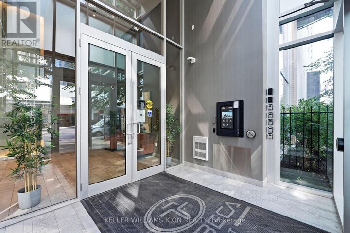 Property Photo:  40 Nepean Street 1907  ON K2P 0X5 