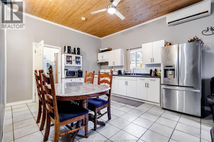 Property Photo:  402 Oak Street East  ON N8H 4V4 