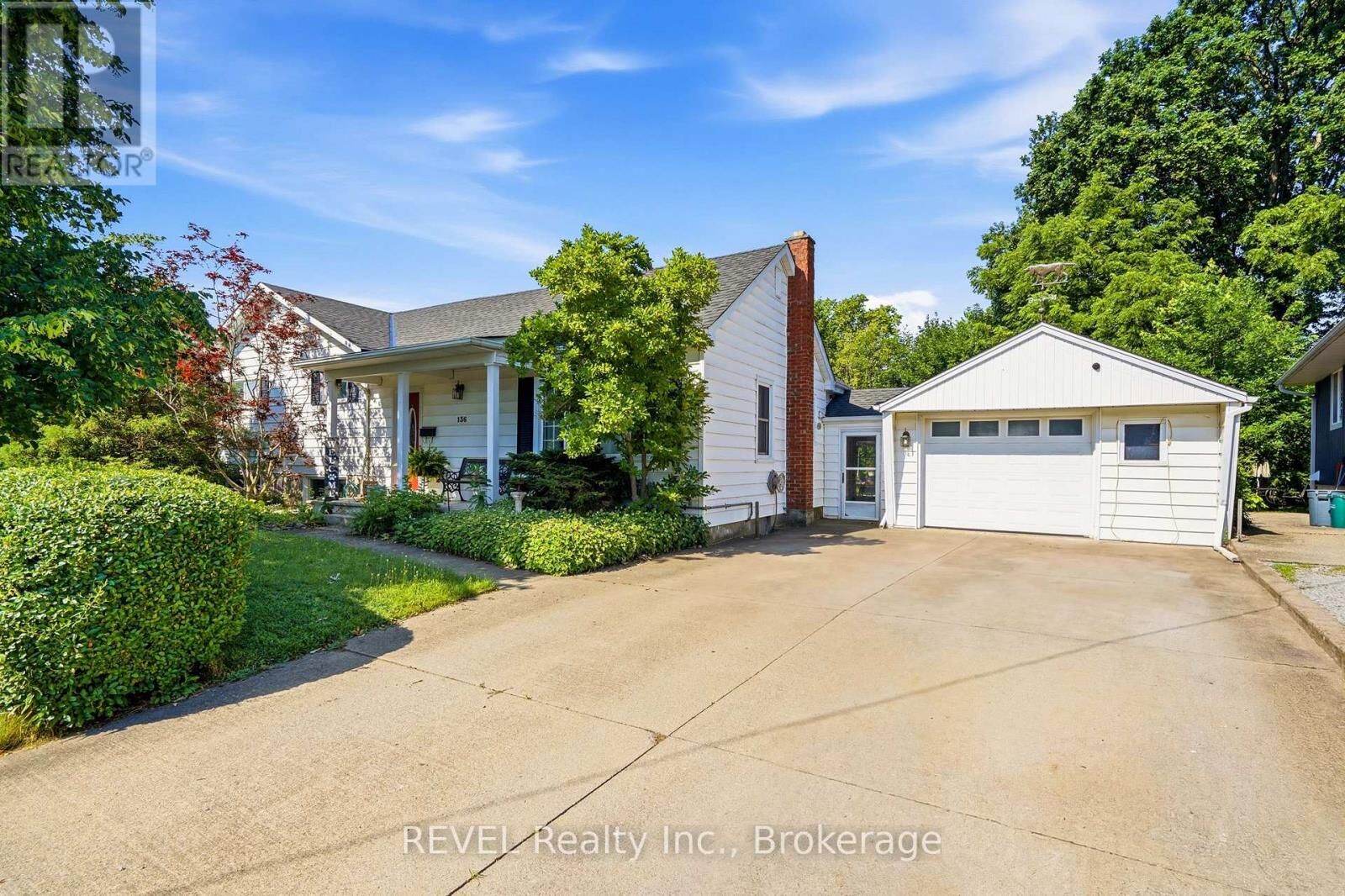 Property Photo:  136 Powerview Avenue  ON L2S 1X4 