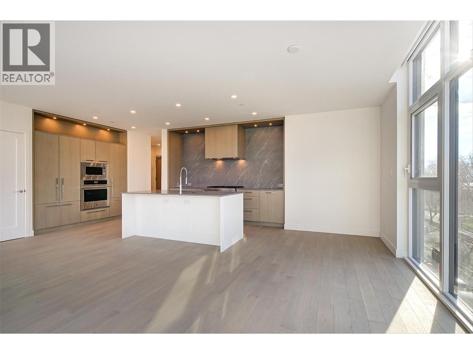 Photo de la propriété: 3389 Lakeshore Road 416 BC V1W 0G5