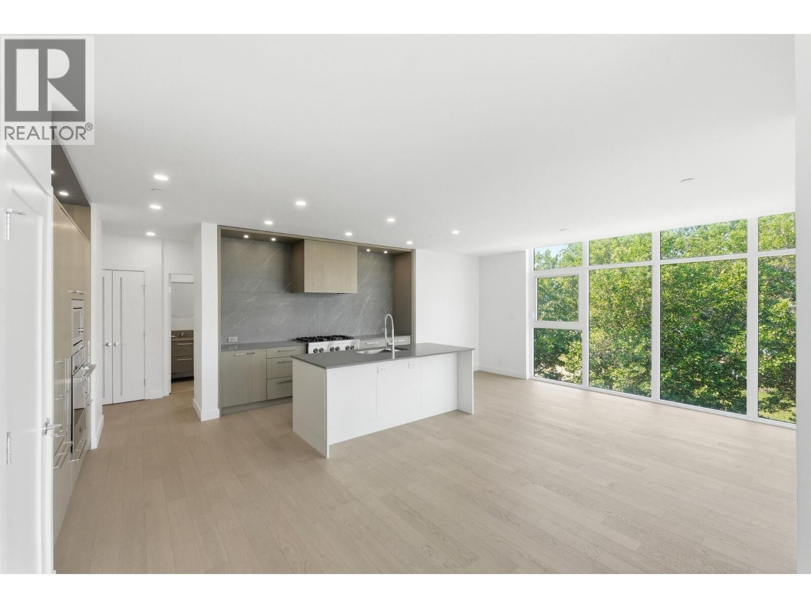Property Photo: 3389 Lakeshore Road 416 BC V1W 0G5