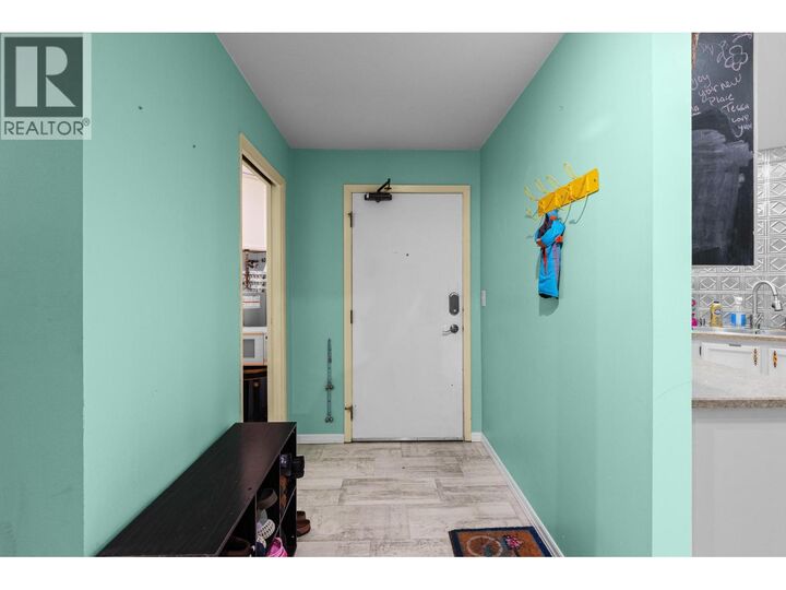 Property Photo:  983 Bernard Avenue 106  BC V1Y 6P7 