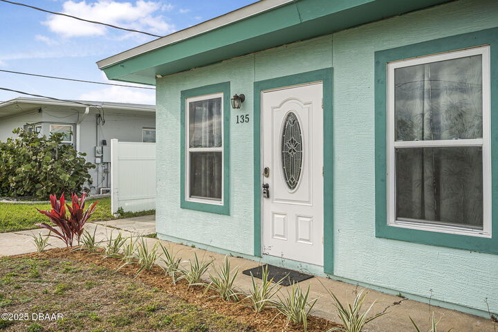 Property Photo:  135 Park Avenue  FL 32118 