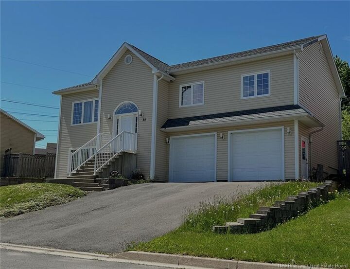 25 Helena Court — photo 1