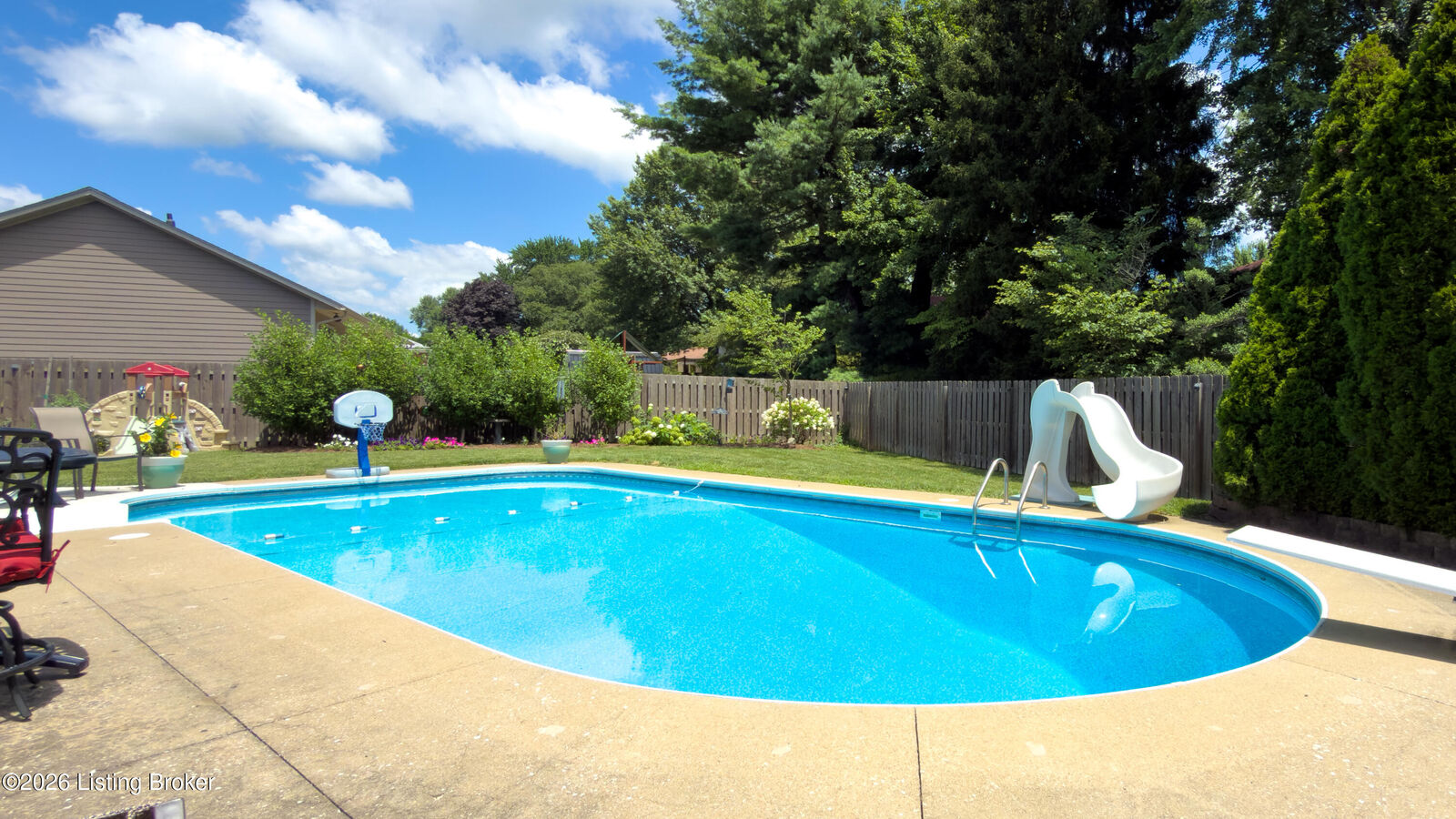Property Photo:  2611 Kennersley Dr  KY 40242 