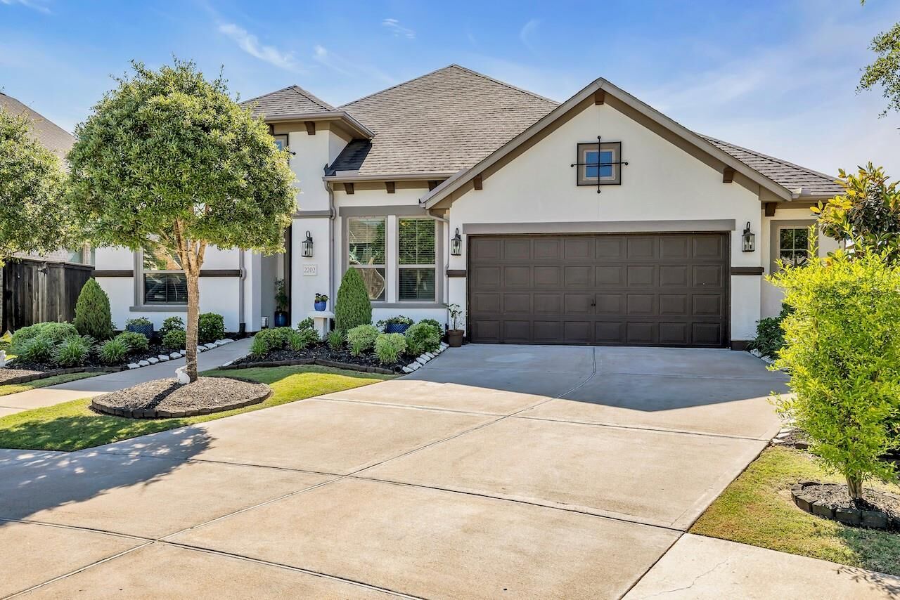 Property Photo: 2202 Sour Cherry Trail TX 77406