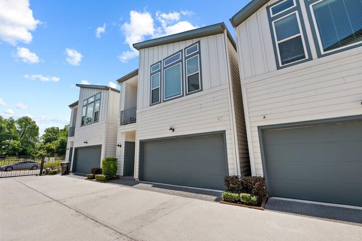 Property Photo: 633 Press Street TX 77020