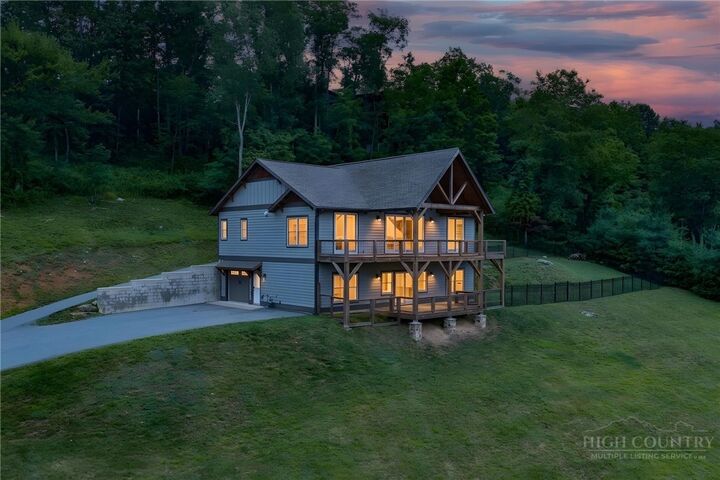Property Photo:  726 Silver Springs Drive  NC 28604 