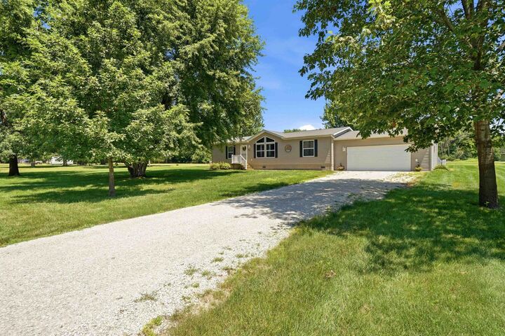 Property Photo:  35 12th Ave NW  IA 50662 