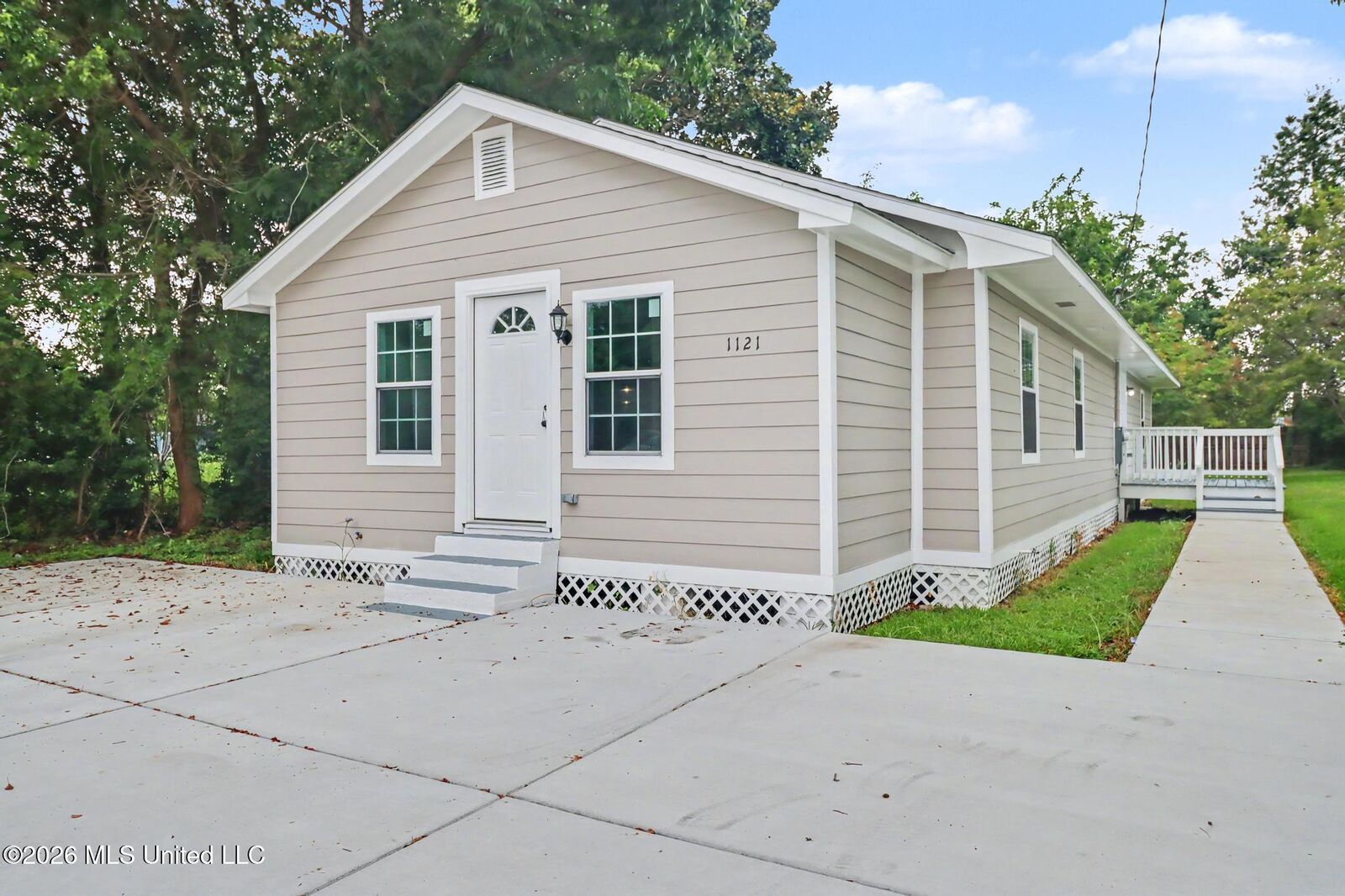 Property Photo:  1121 43rd Avenue  MS 39501 