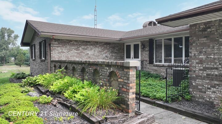 Property Photo:  2995 Lyons Road  MI 48867 