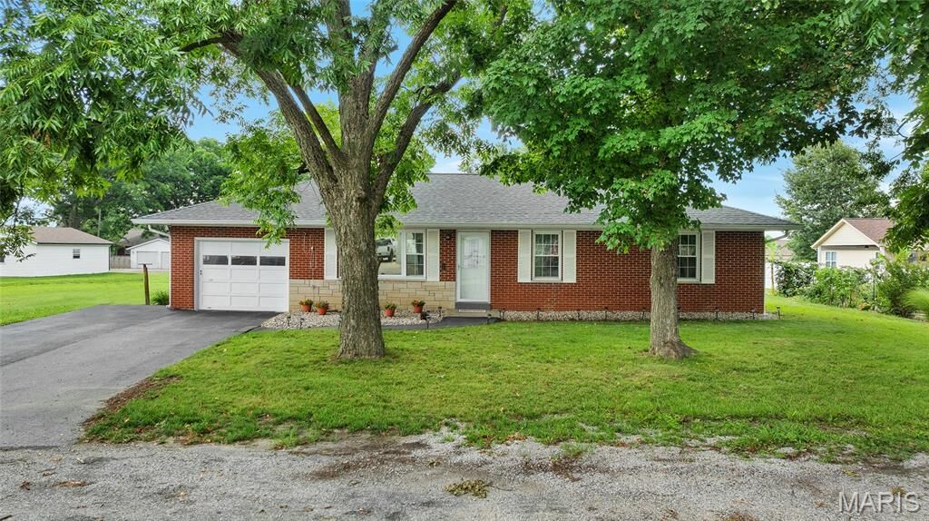 Property Photo:  110 Braun Street  IL 62278 