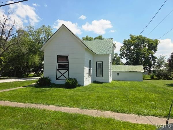 Property Photo: 113 E Cleveland Street MO 63456