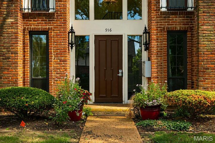 Property Photo:  916 Claytonbrook Drive 1  MO 63011 