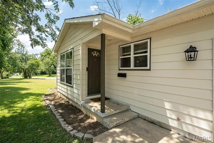 Property Photo: 701 E Pear Avenue MO 65066