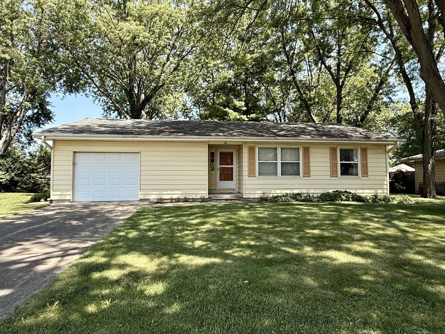 Property Photo:  14 Bradley Court  IL 61727 