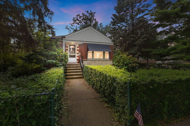 Property Photo: 7030 N Ionia Avenue IL 60646