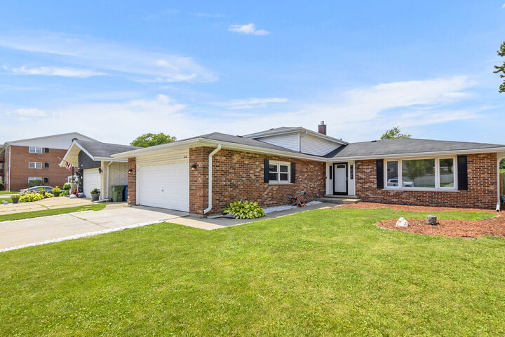 Property Photo:  9336 Moody Avenue  IL 60453 