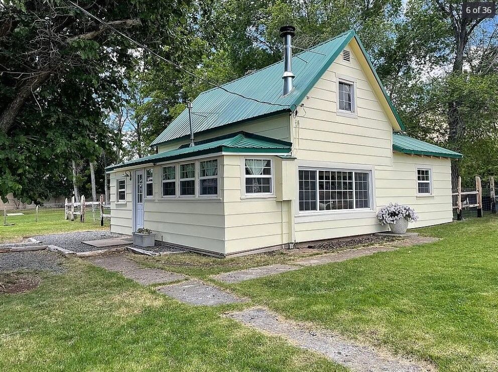 Property Photo:  795 Townsend  CA 96104 
