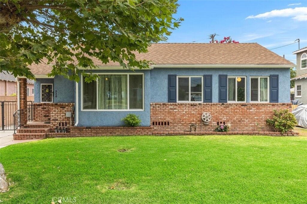 Property Photo:  228 W Atara  CA 91016 
