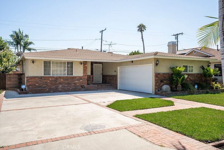 Property Photo:  7934 Comolette  CA 90242 
