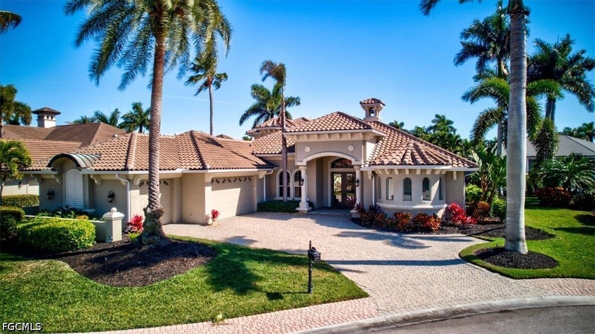 Property Photo:  5711 Yardarm Court  FL 33914 