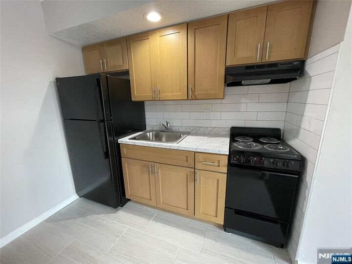 Property Photo: 125 Lawrence Street 4C NJ 07601