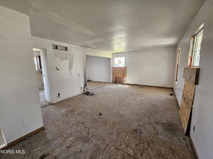 Property Photo: 133 W Bancroft Street OH 43620