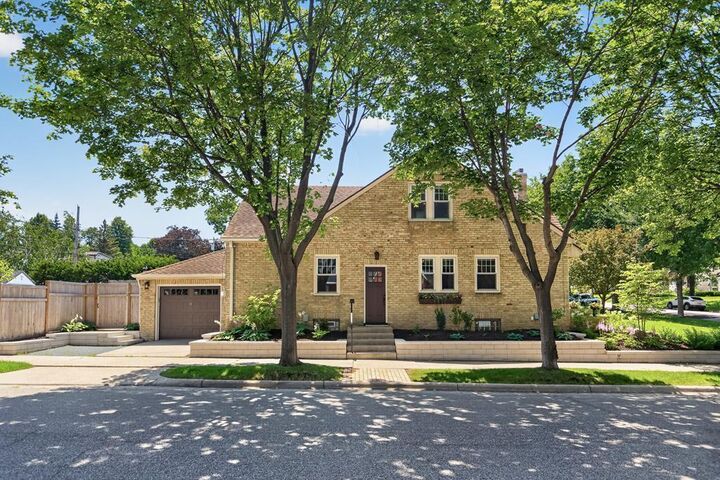 Property Photo:  5301 Park Avenue  MN 55417 