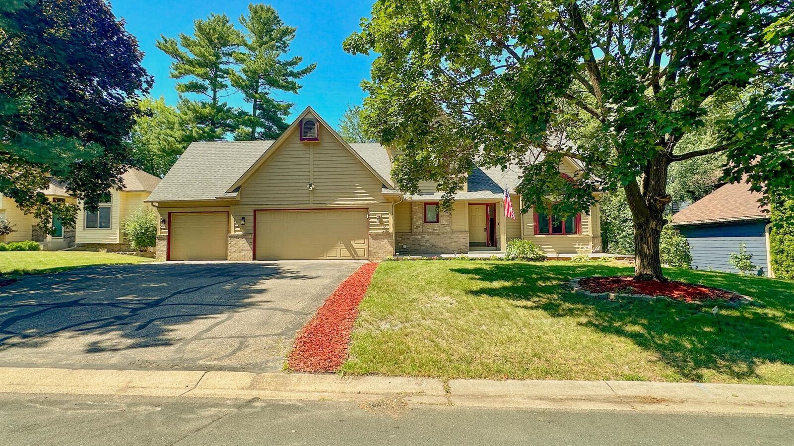 Property Photo: 5440 Riverwood Lane MN 55378