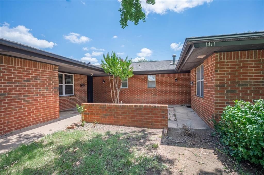 Property Photo: 1411 N Hartford Street 1411 &Amp 1413 OK 74075