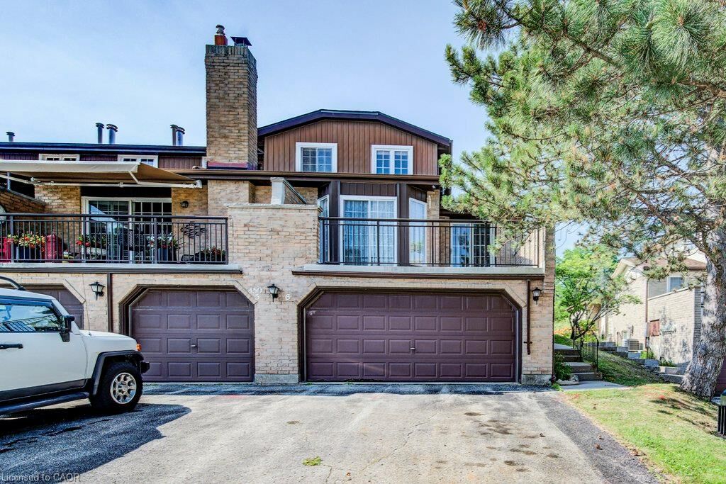 Property Photo: 450 Beechwood Place 6 ON N2T 1Y7