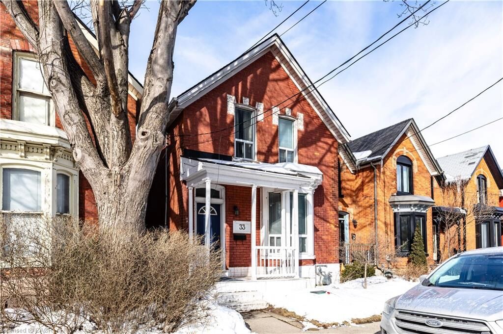 Property Photo:  