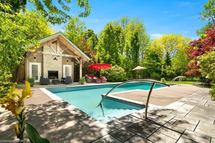 Property Photo: 261 Union Boulevard ON N2M 2S9