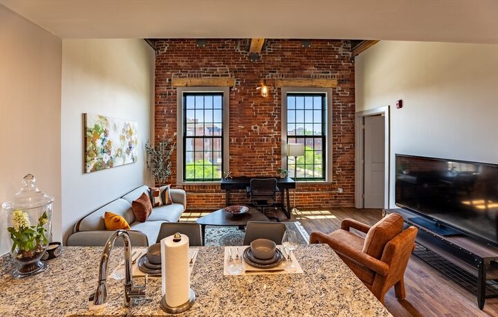 Property Photo:  90 Grove St 307  MA 01605 