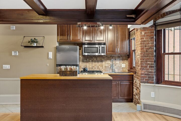 Property Photo: 346 Beacon St 1 MA 02116