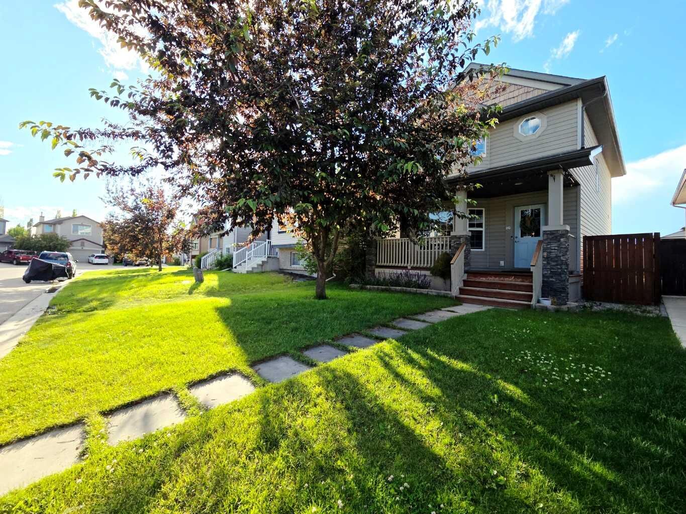 Property Photo: 48 Covepark Place NE AB T3K 5Z8